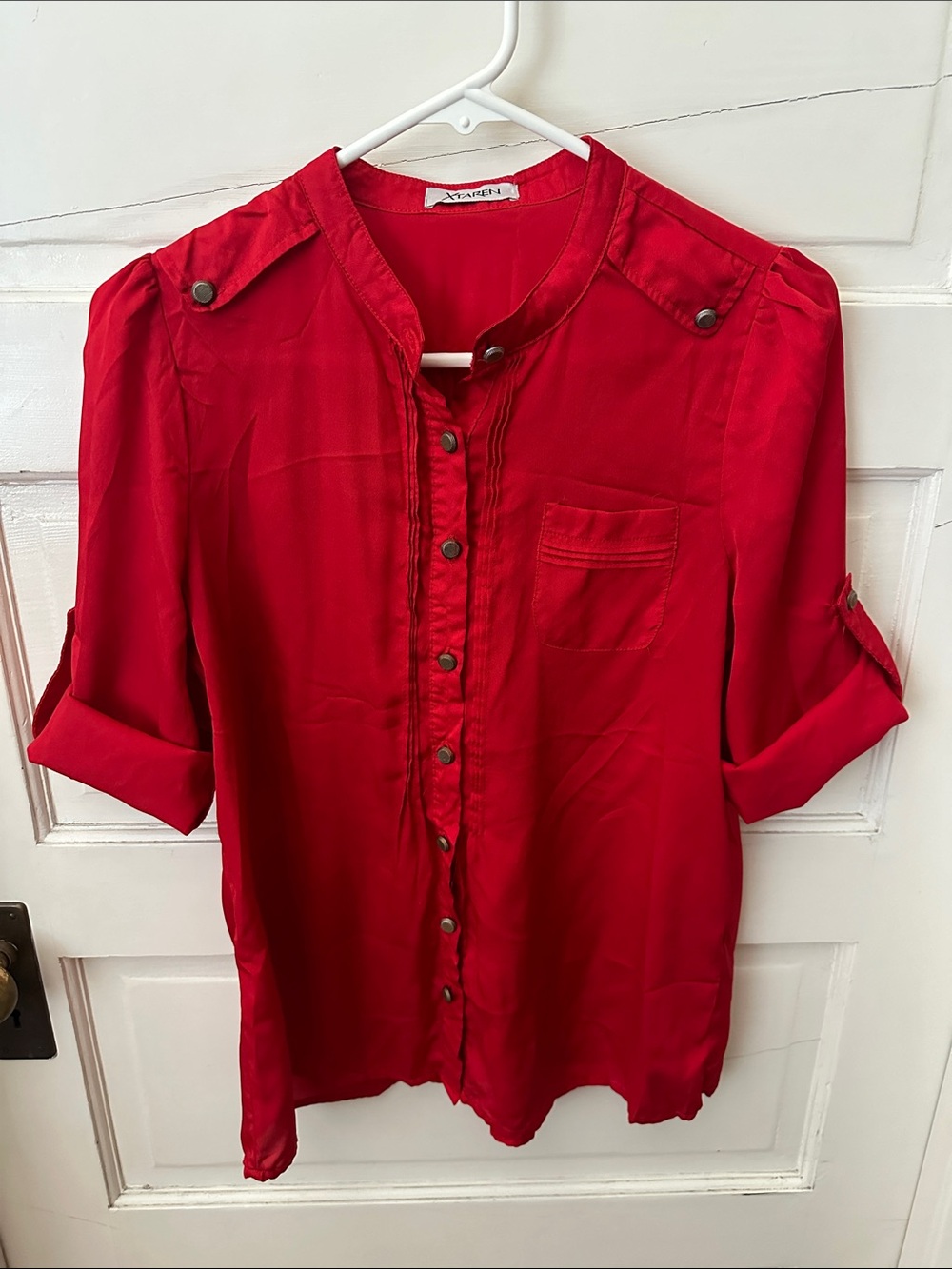 Red Gold Detail Button-Front Blouse Mandarin Collar Chest Pocket Shoulder Tab